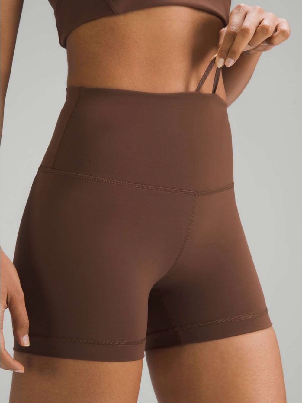 Lululemon Wunder Train High-Rise Short 4"
In Java Size 8 NWOT - Picture 5 of 13